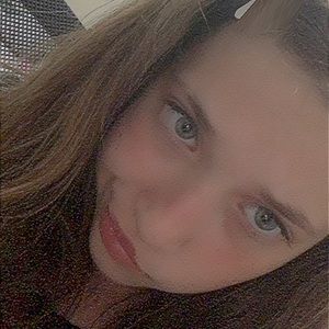 Meet your Posher, Lia